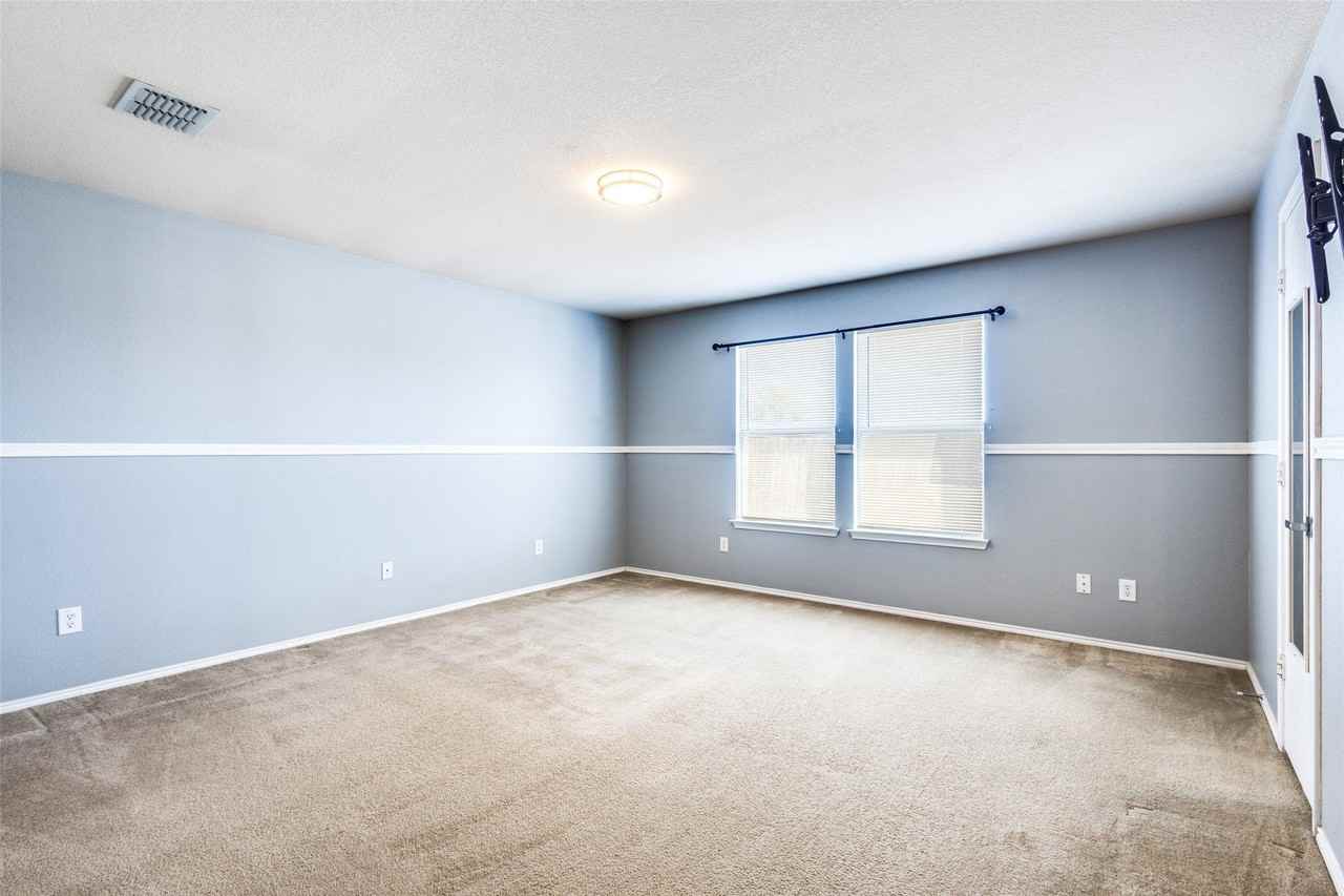 1409 Ash St - Photo 2 of 19