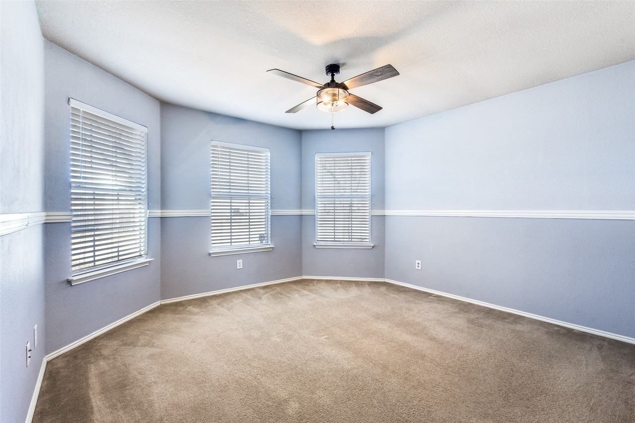 1409 Ash St - Photo 4 of 19