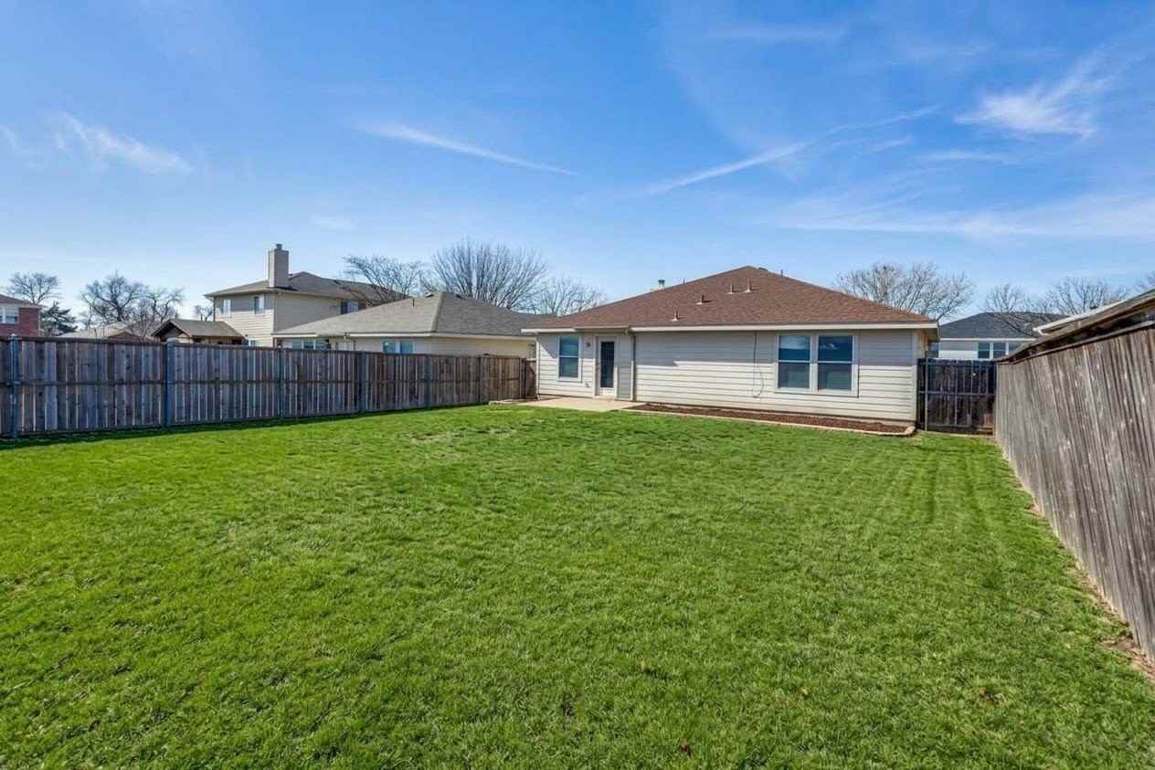 1409 Ash St - Photo 5 of 19