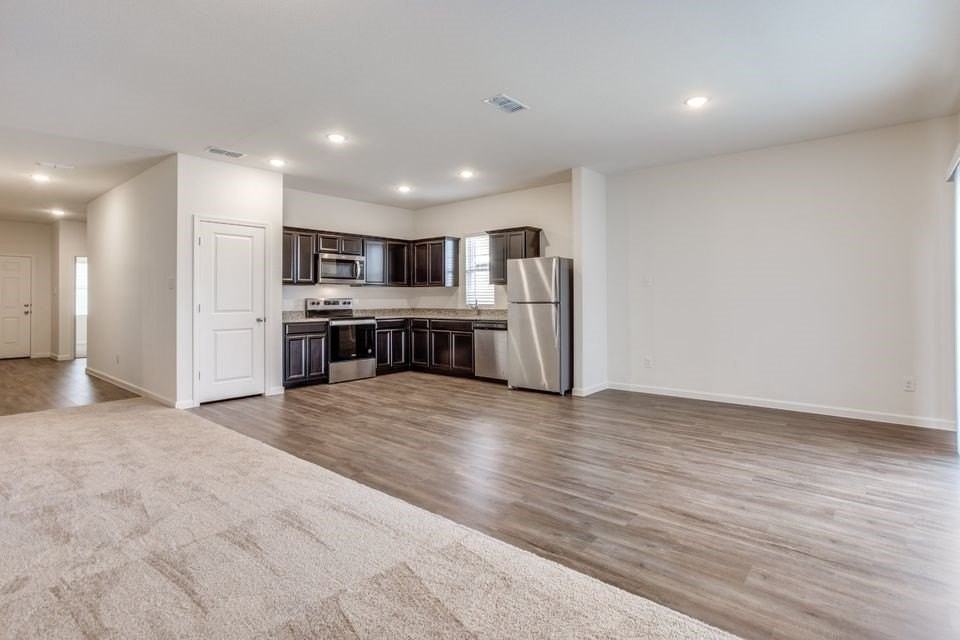 212 Briar Cv - Photo 3 of 10