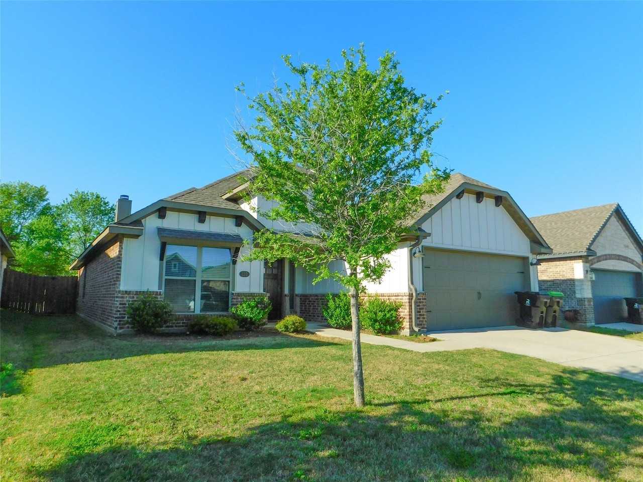 117 Maverick Ln - Photo 3 of 31