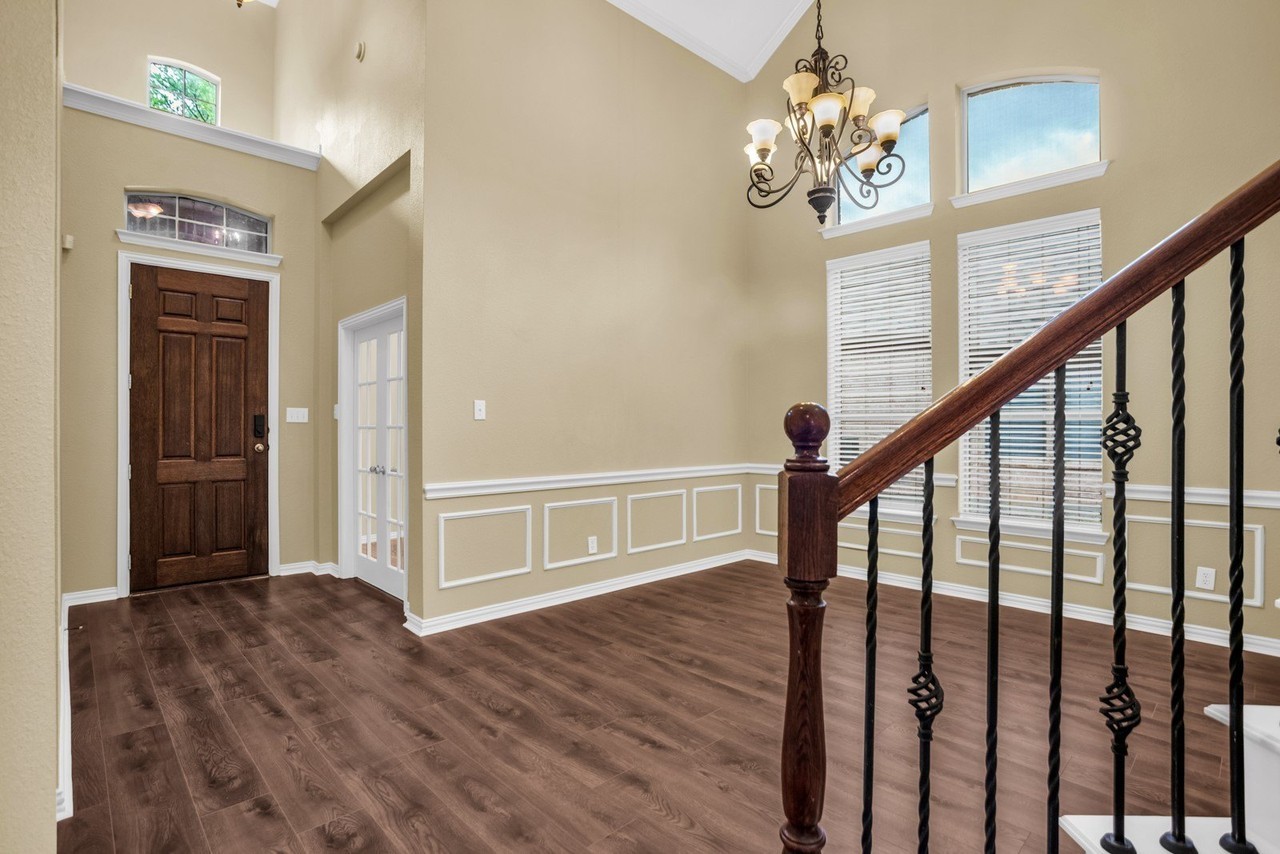 513 Mckinney Trl - Photo 2 of 20