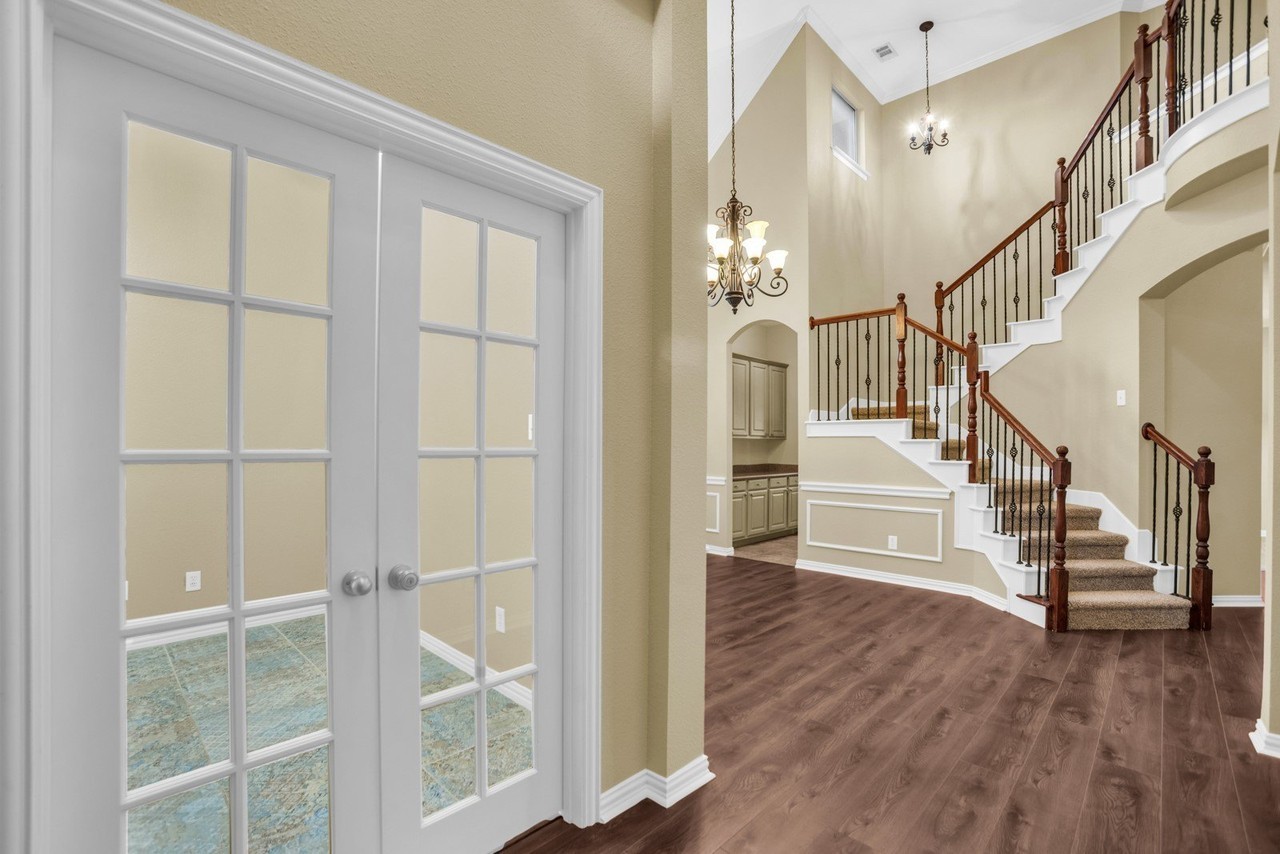 513 Mckinney Trl - Photo 3 of 20