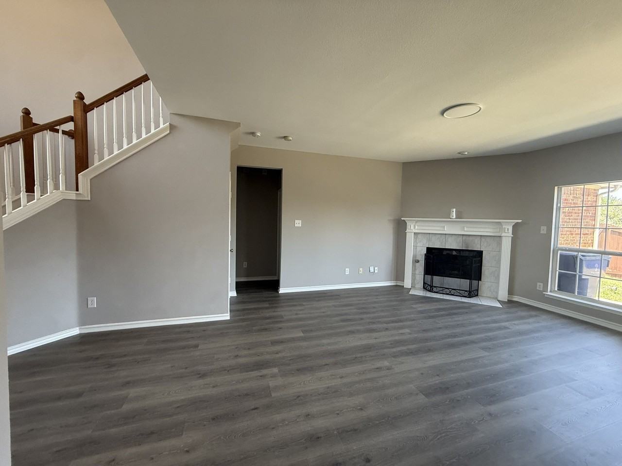 1220 Resaca Dr - Photo 3 of 32