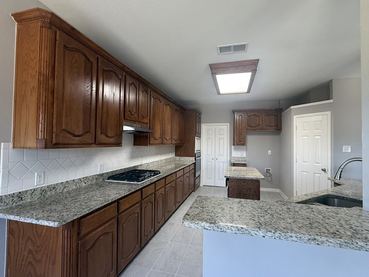 1220 Resaca Dr - Photo 6 of 32