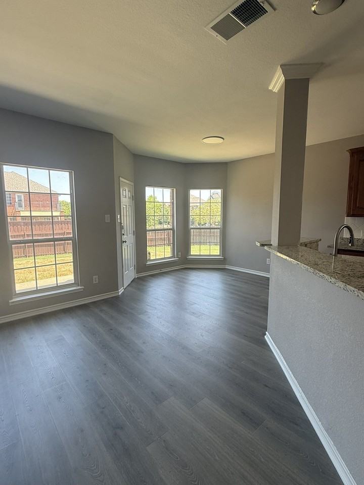 1220 Resaca Dr - Photo 7 of 32