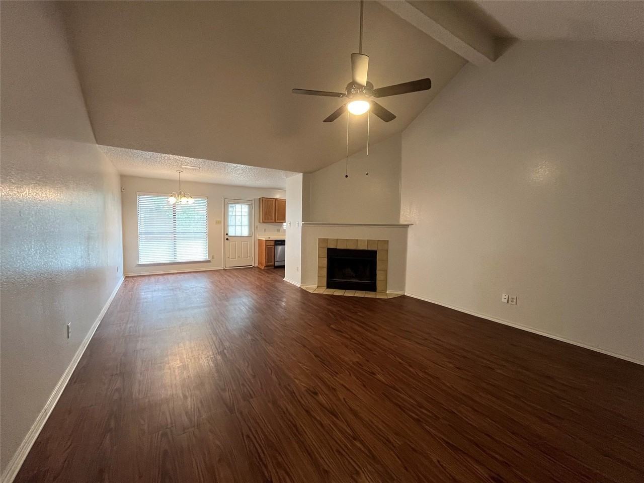 724 Ballard St - Photo 3 of 17
