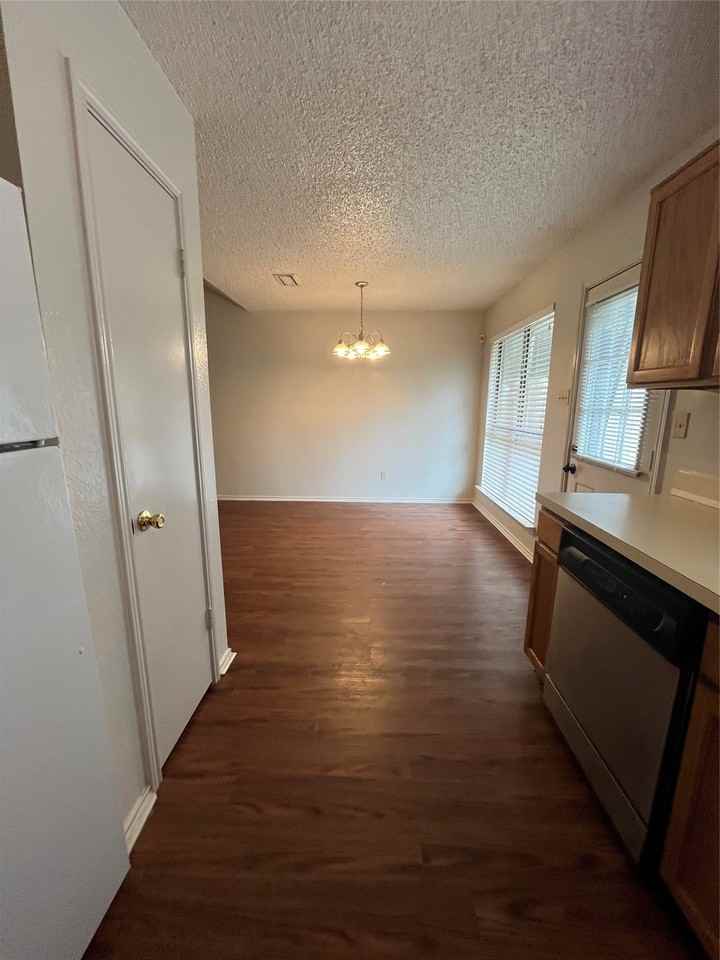 724 Ballard St - Photo 7 of 17