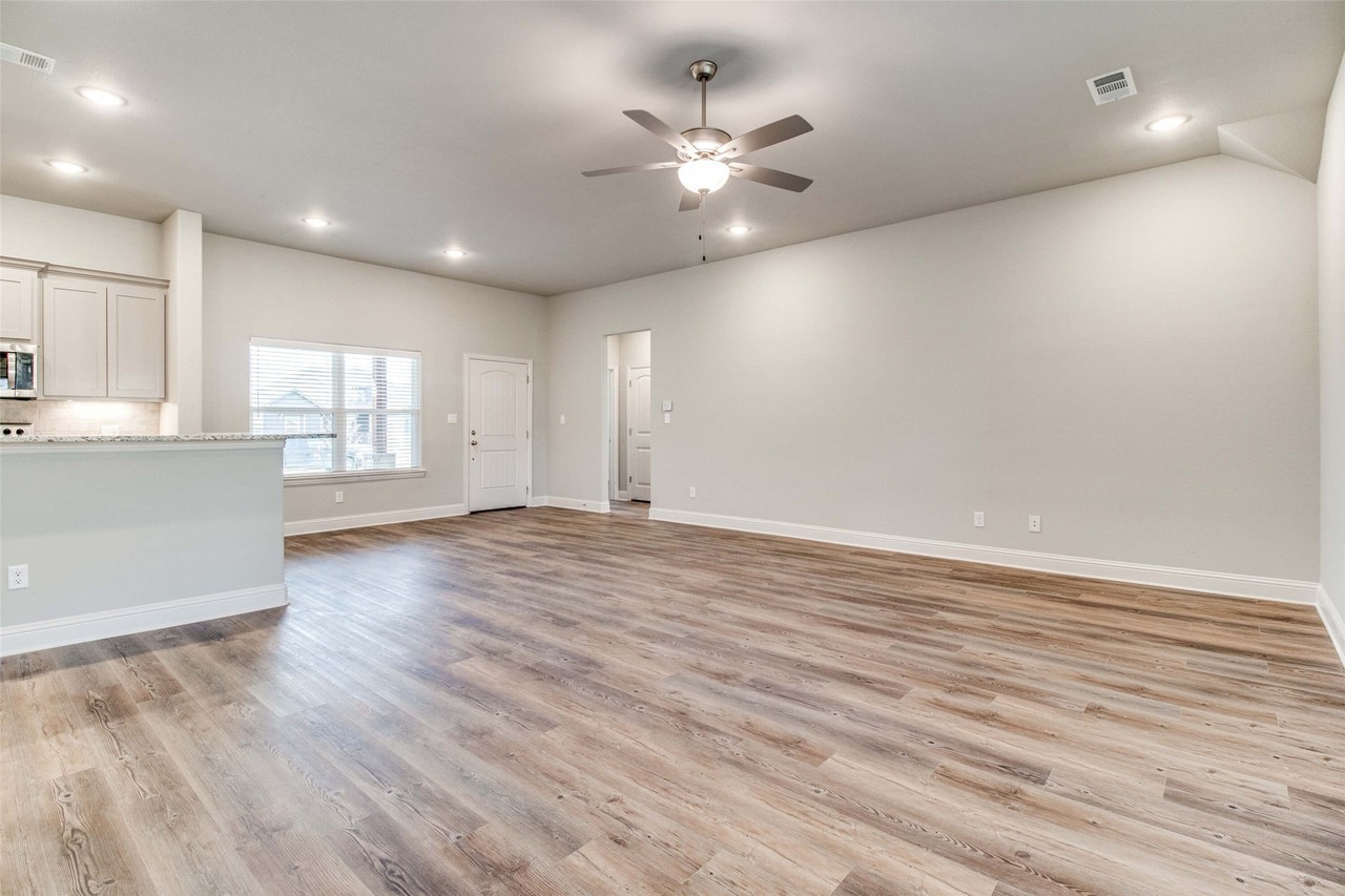 2909 Orchid Dr - Photo 2 of 17