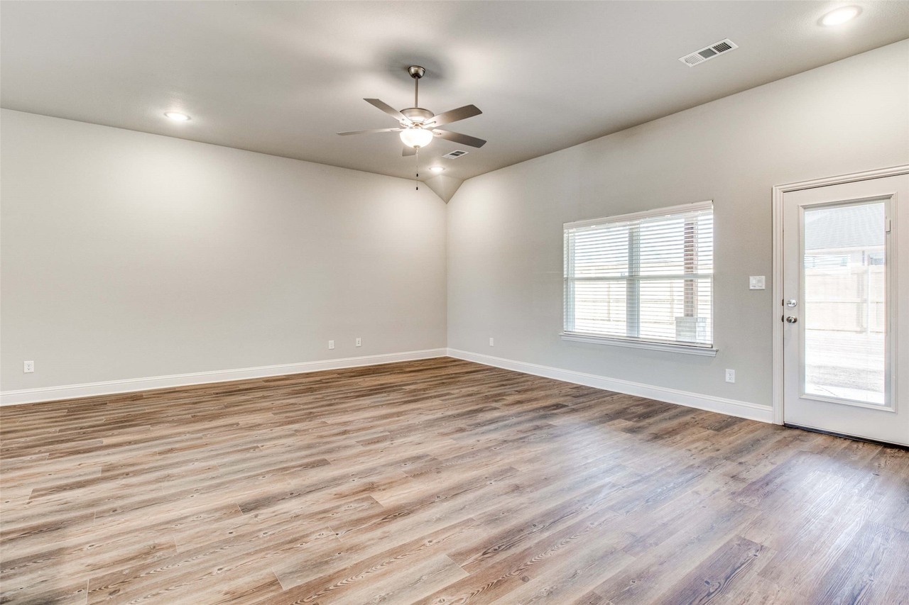 2909 Orchid Dr - Photo 4 of 17