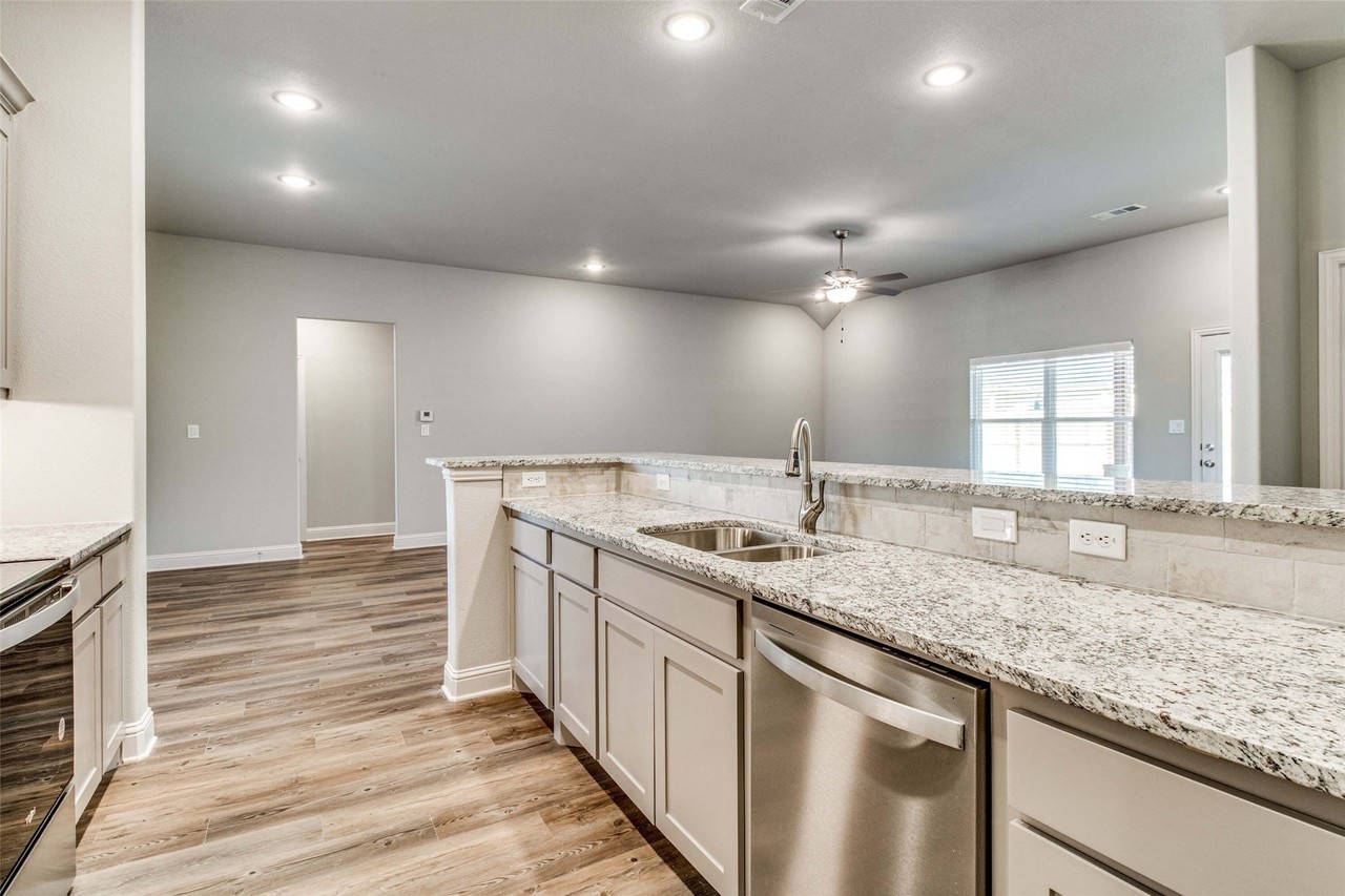 2909 Orchid Dr - Photo 5 of 17