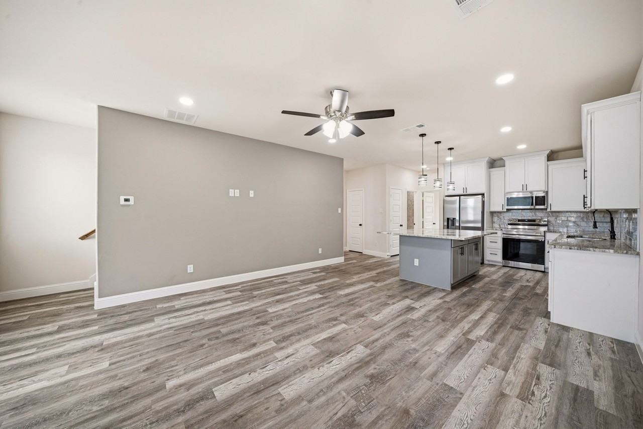 1603 Mignon Dr - Photo 4 of 16
