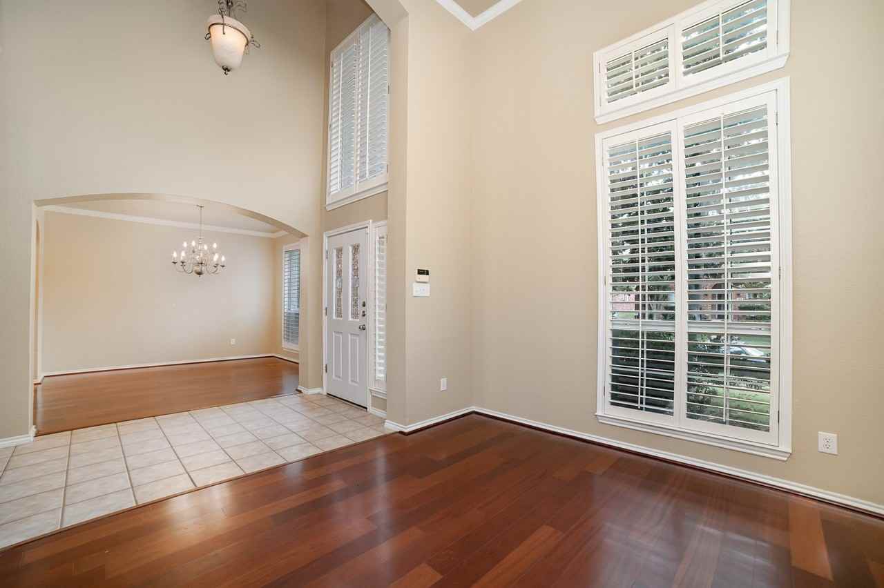 1800 Montura Ln - Photo 4 of 25