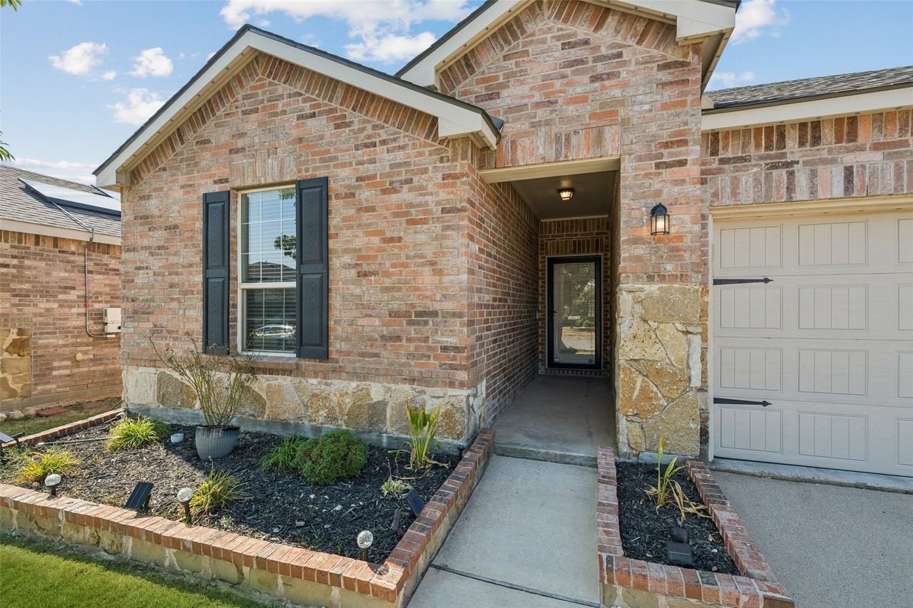 409 Mariscal Pl - Photo 2 of 29