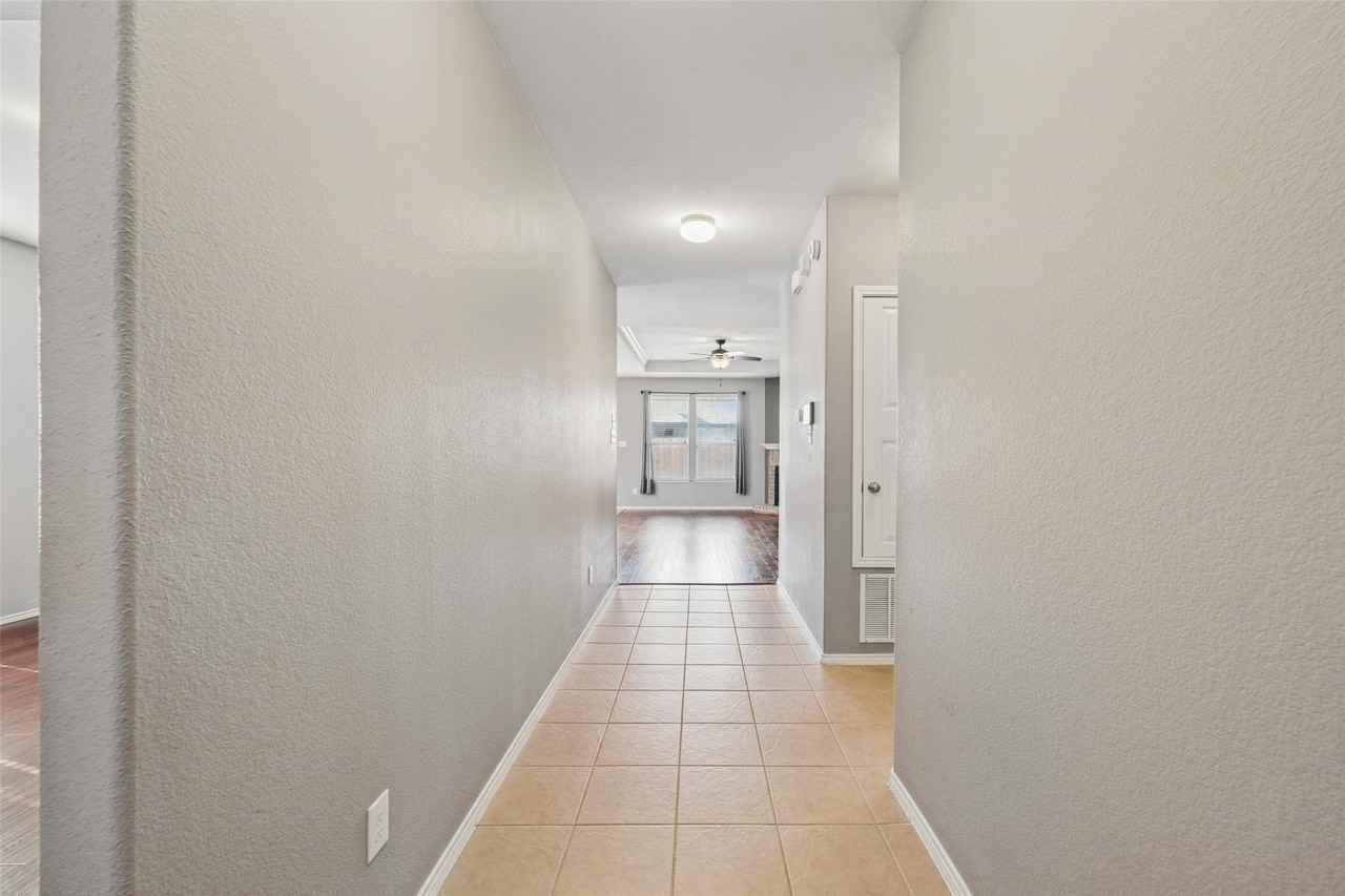 409 Mariscal Pl - Photo 3 of 29