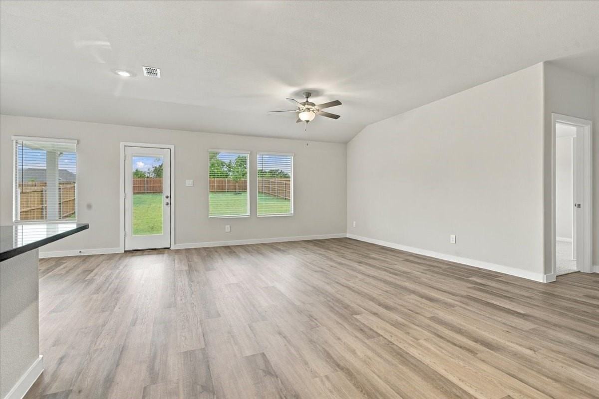 308 Winchester Ln - Photo 4 of 37