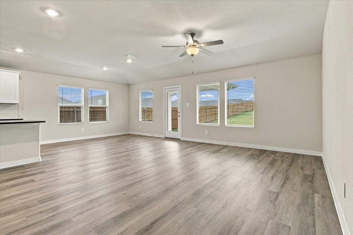 308 Winchester Ln - Photo 5 of 37