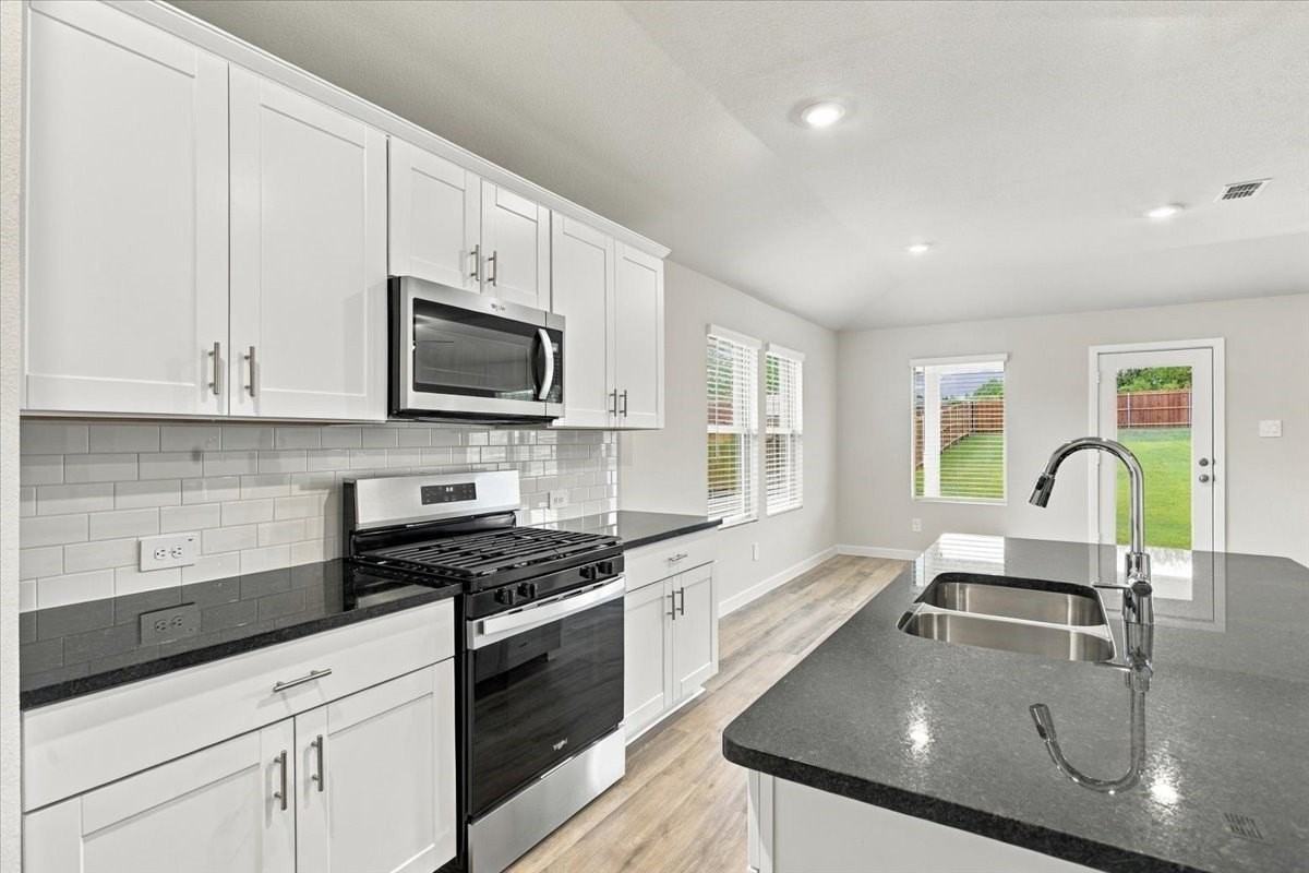 308 Winchester Ln - Photo 6 of 37