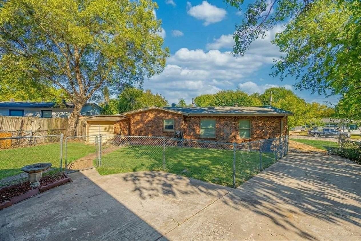 4712 Laverda Dr - Photo 3 of 25