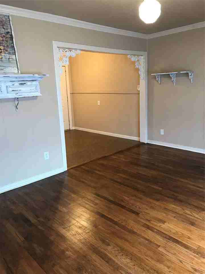 1910 N Travis St - Photo 7 of 18