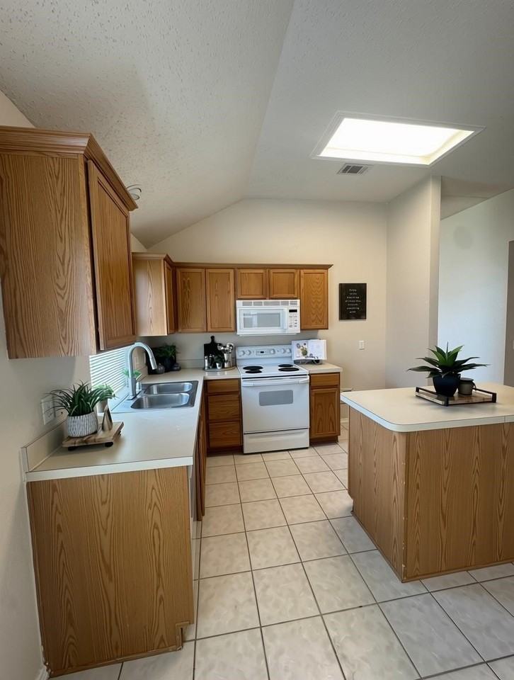 2405 Kariba Ln - Photo 5 of 20