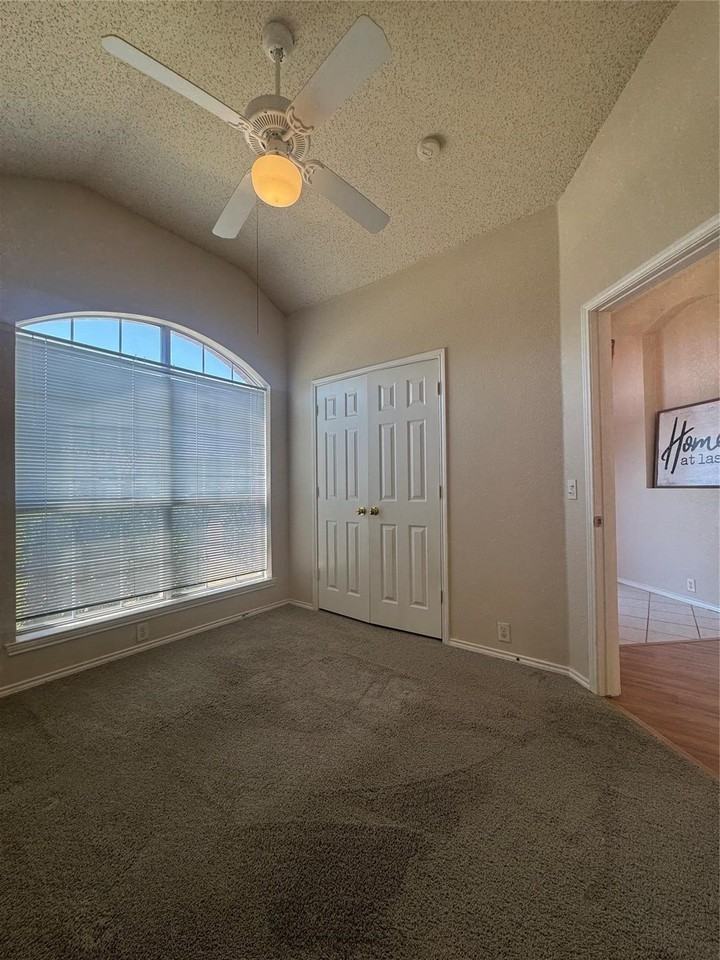 2405 Kariba Ln - Photo 7 of 20