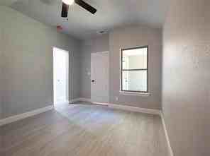 419 W Elm St - Photo 4 of 9