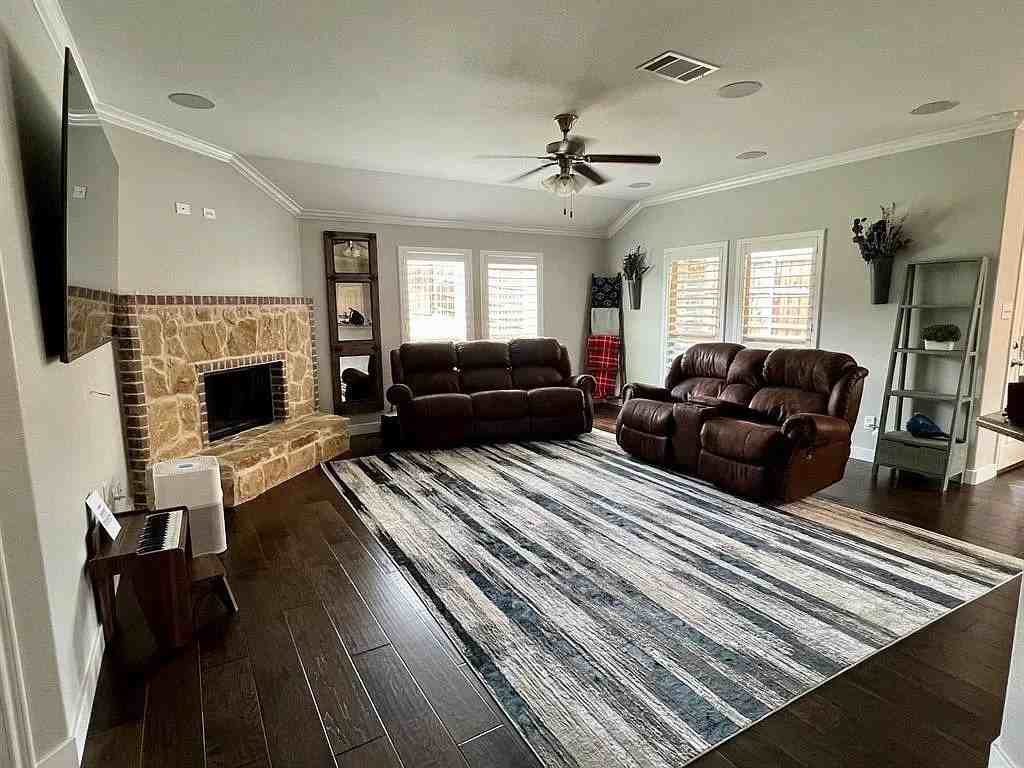 15009 Northview Dr - Photo 2 of 8