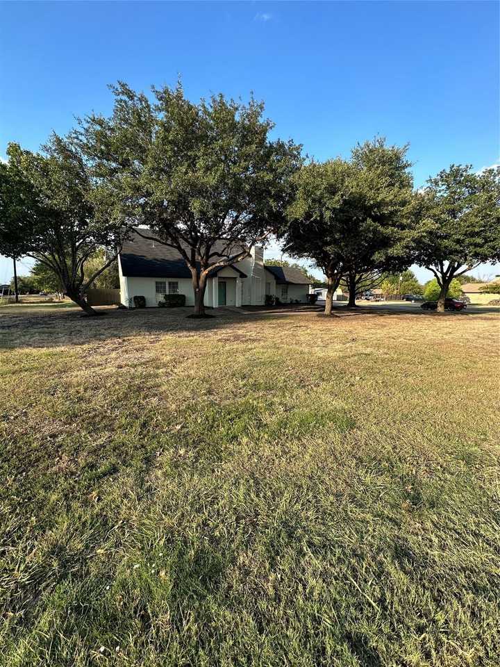 1151 Azalea Ln - Photo 3 of 39