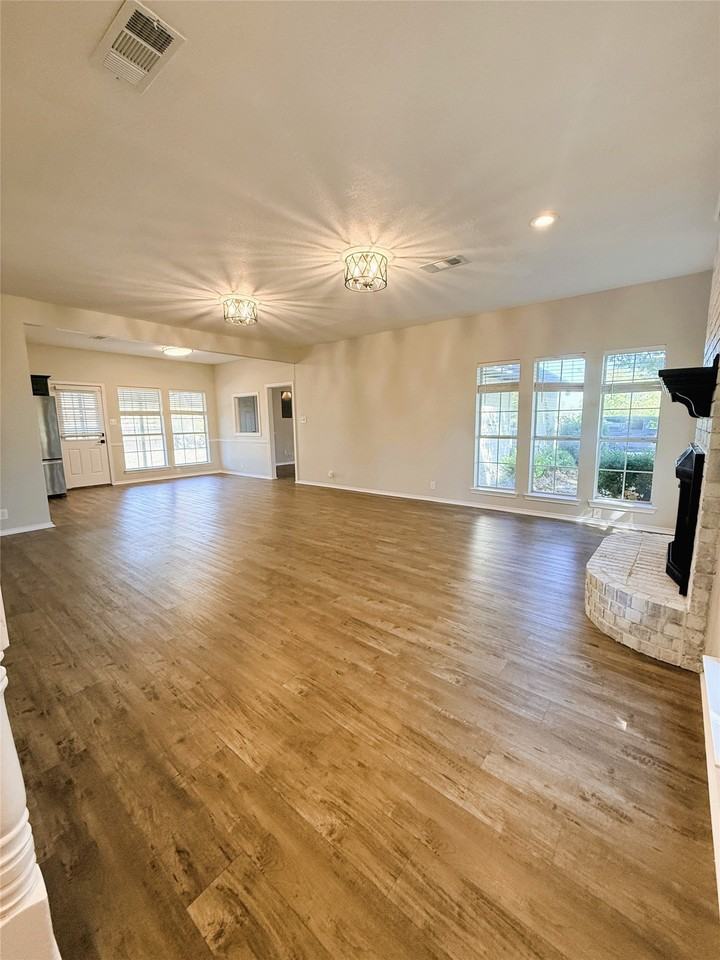 1151 Azalea Ln - Photo 6 of 39