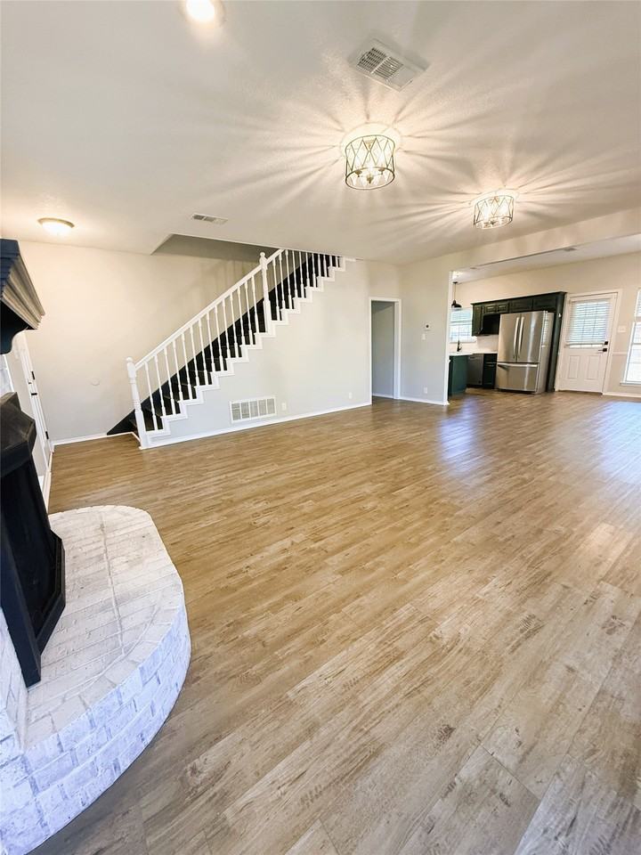 1151 Azalea Ln - Photo 7 of 39