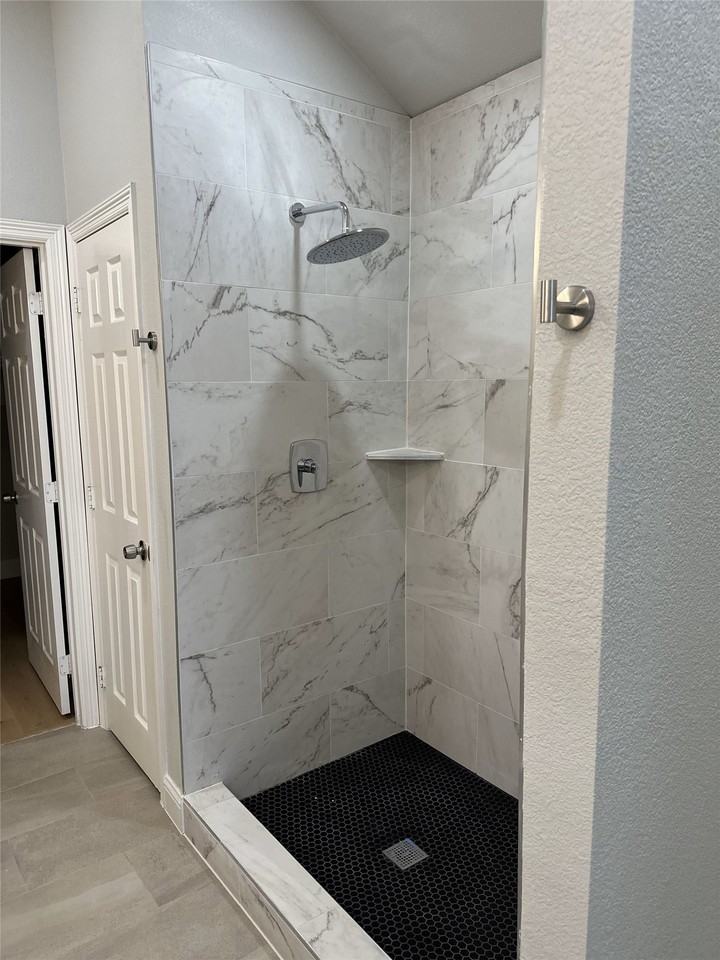 3160 Delaford Dr - Photo 4 of 22