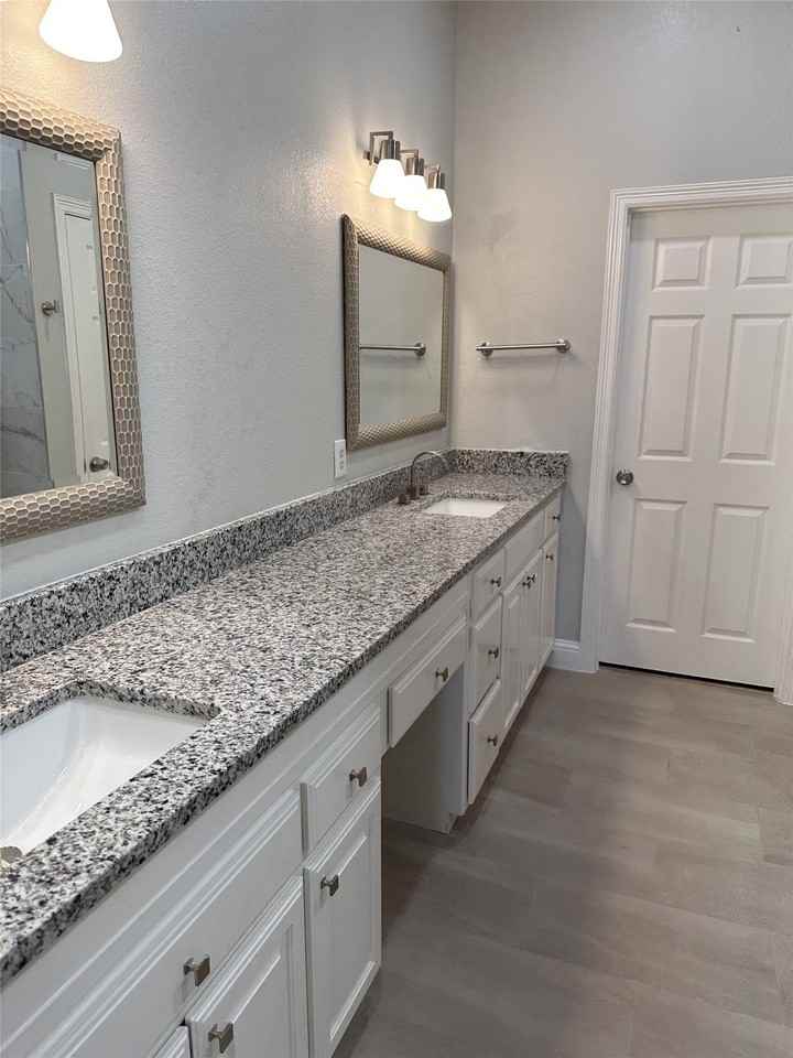 3160 Delaford Dr - Photo 5 of 22