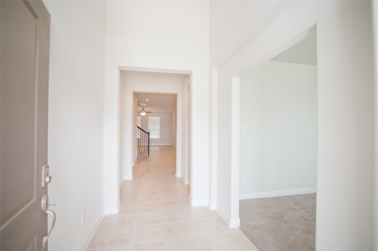 1021 Gillespie Dr - Photo 2 of 38