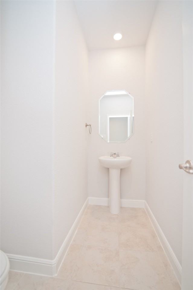 1021 Gillespie Dr - Photo 5 of 38