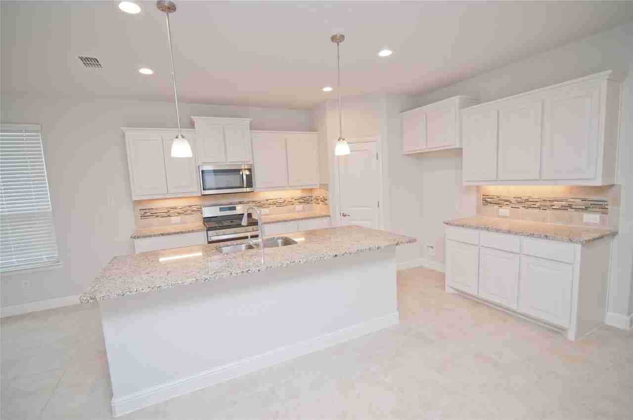 1021 Gillespie Dr - Photo 7 of 38