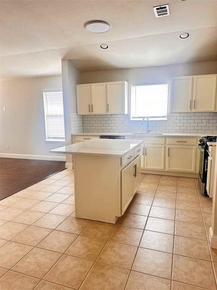 12262 Peak Cir - Photo 5 of 16