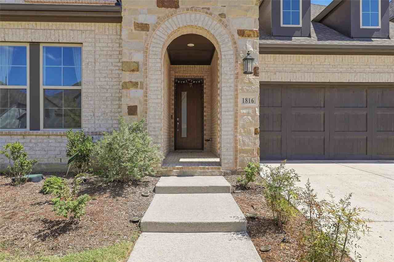 1816 Windy Ln - Photo 2 of 39