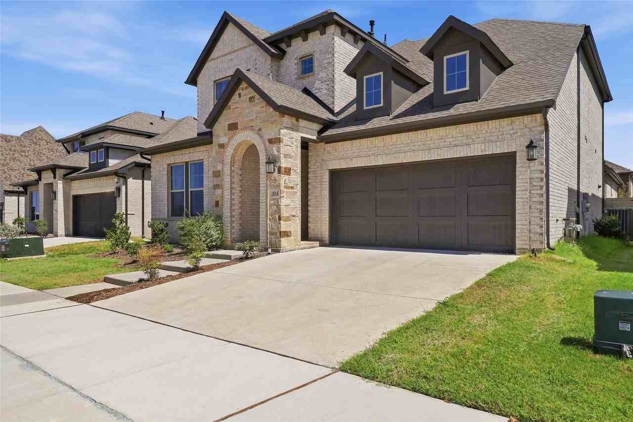 1816 Windy Ln - Photo 4 of 39