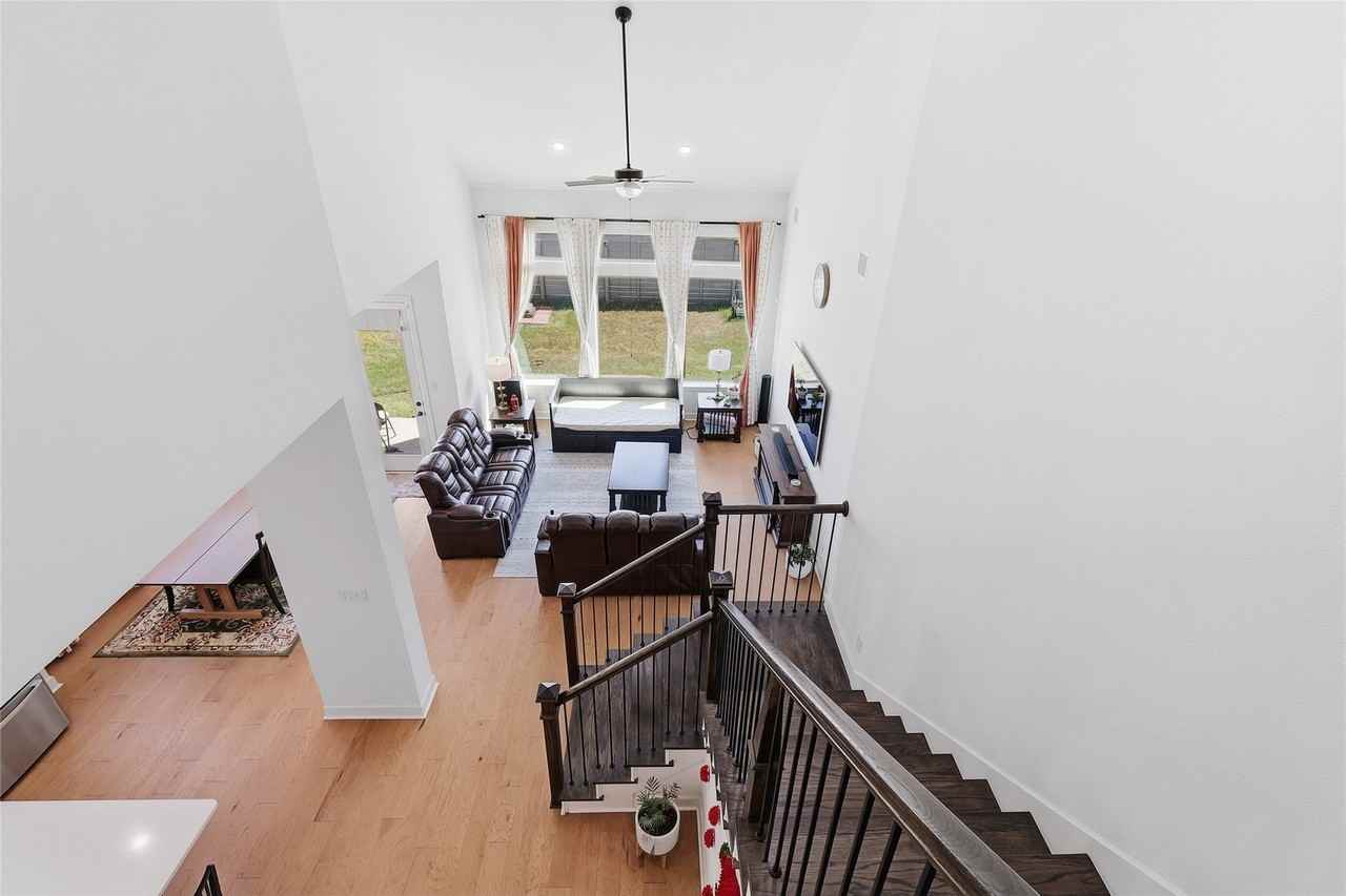 1816 Windy Ln - Photo 5 of 39