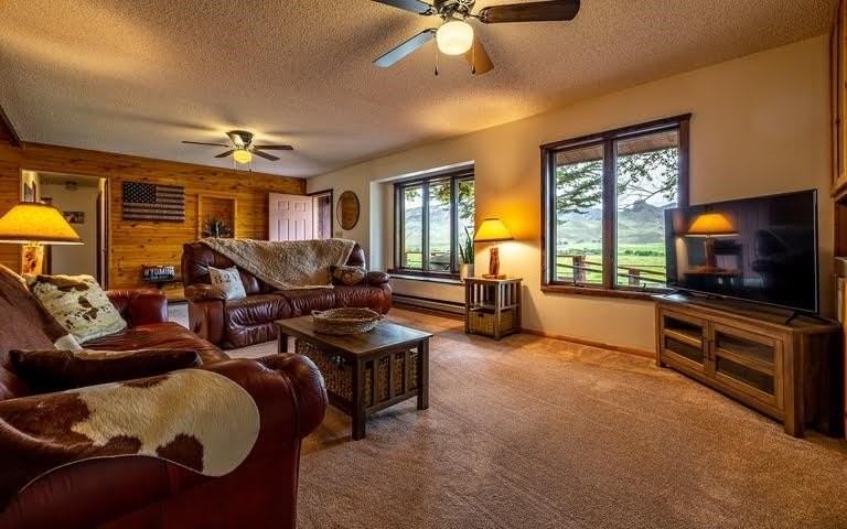 25 Four Bear Ln - Photo 2 of 12