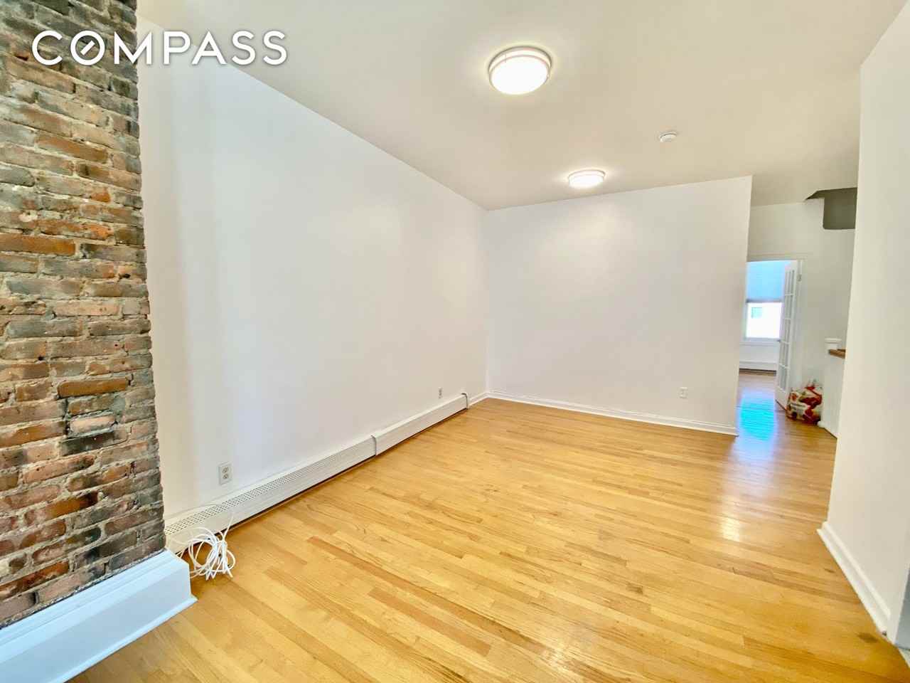 210 29th St #3 - Photo 3 of 10