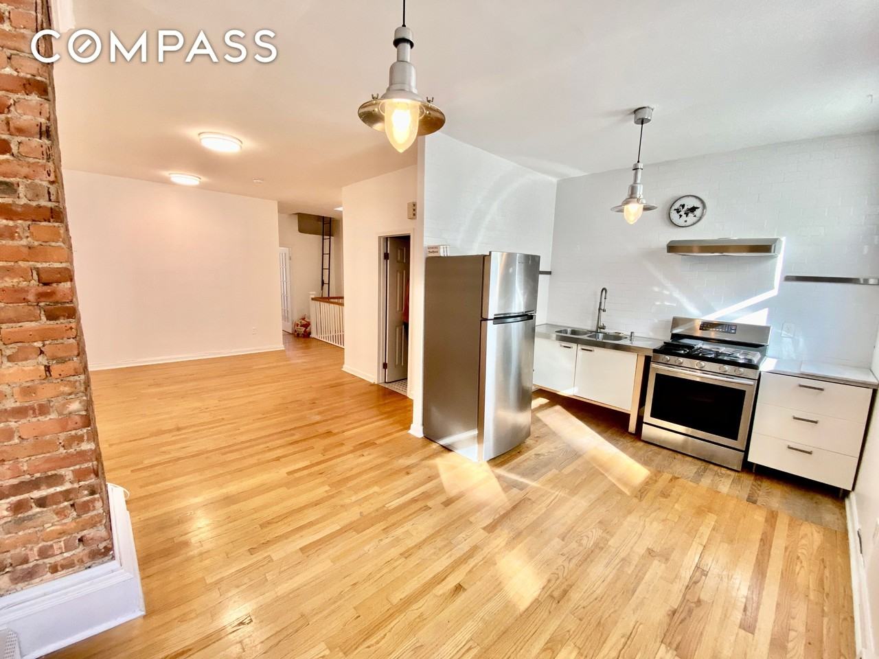 210 29th St #3 - Photo 4 of 10