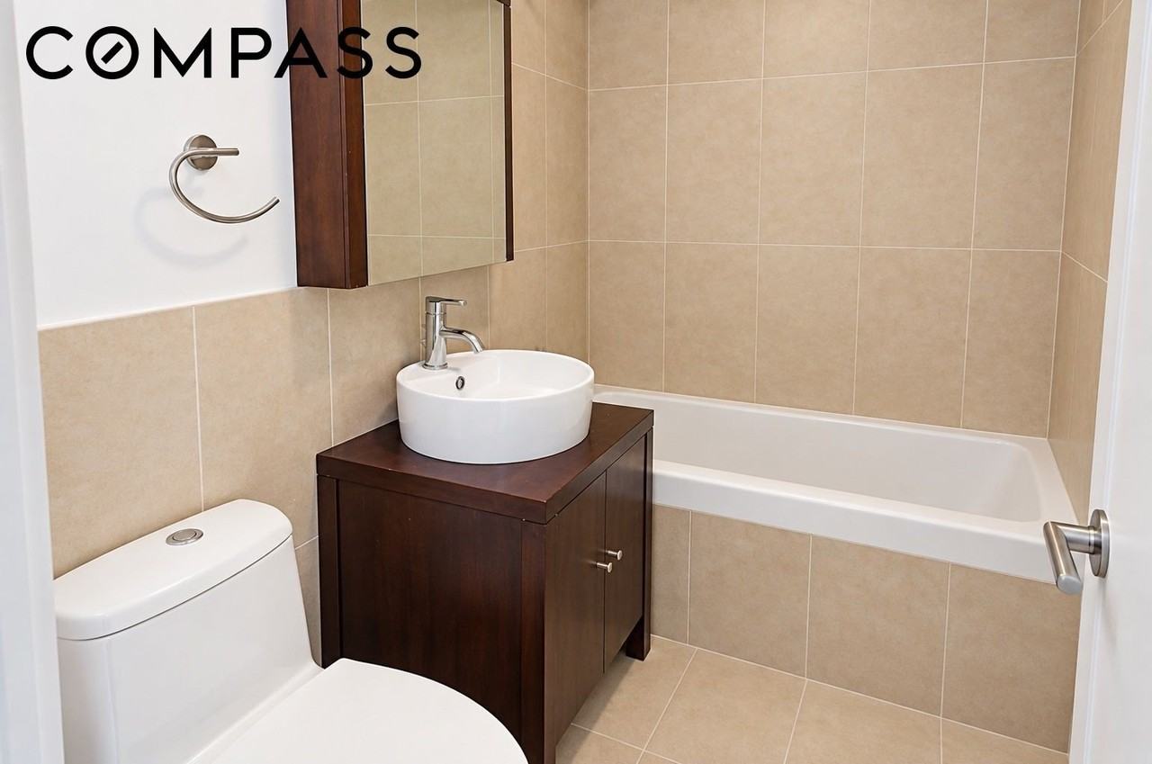 75 Kingsland Ave #2B - Photo 5 of 7