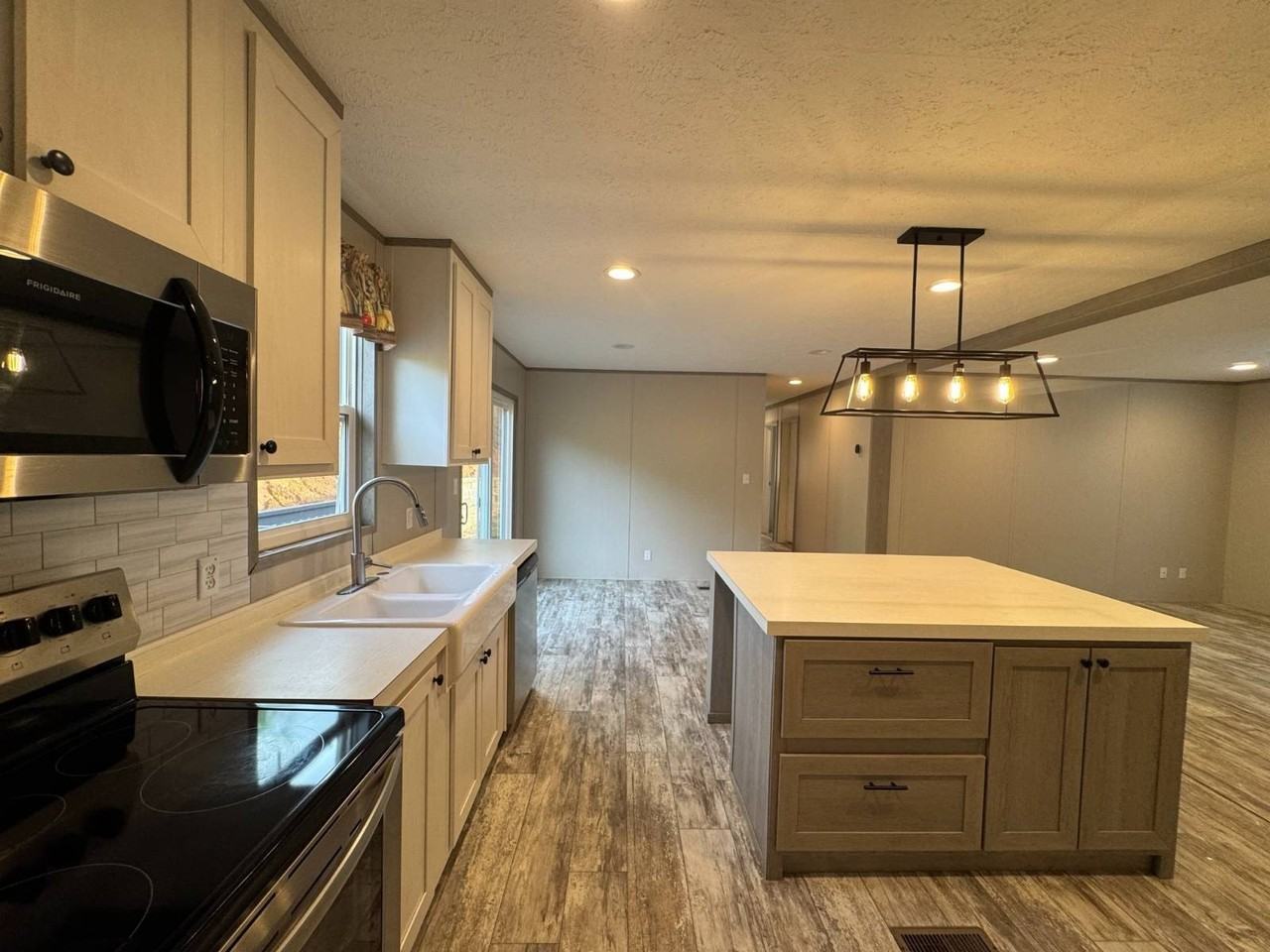 96 Enterprise Dr - Photo 4 of 19