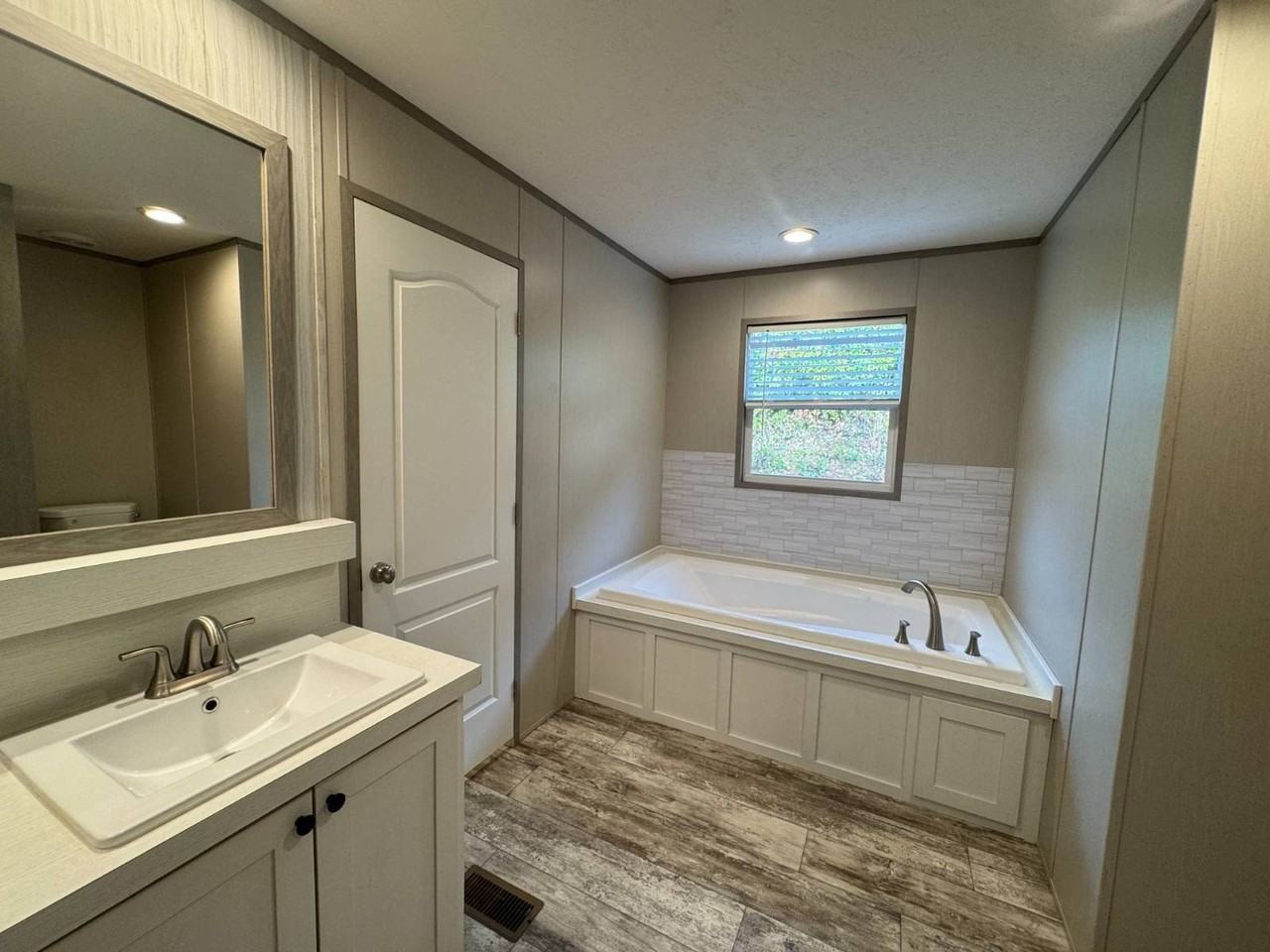 96 Enterprise Dr - Photo 7 of 19