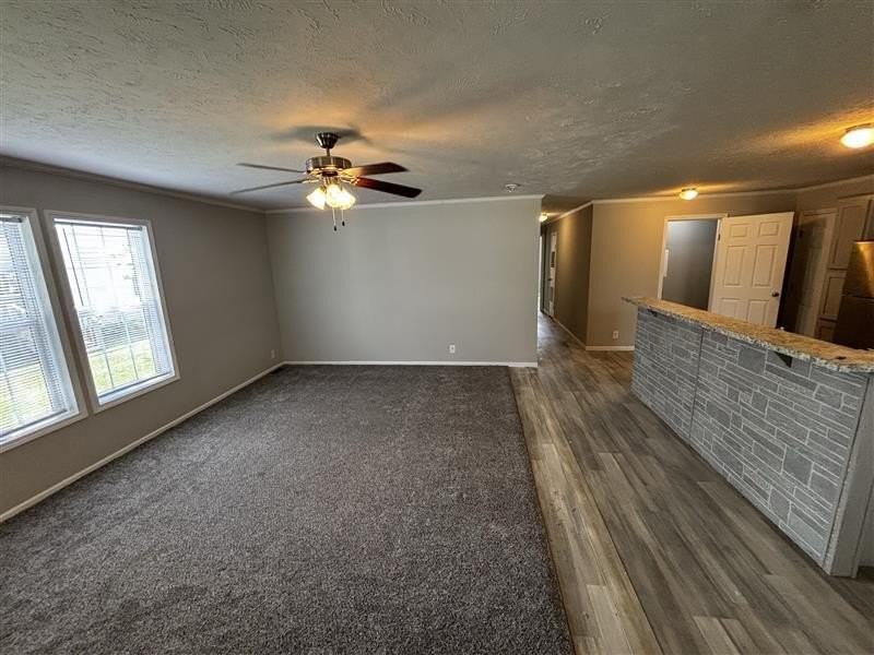148 Hoover Blvd - Photo 4 of 15