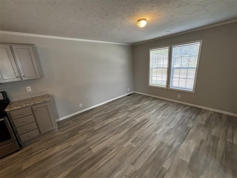 148 Hoover Blvd - Photo 5 of 15