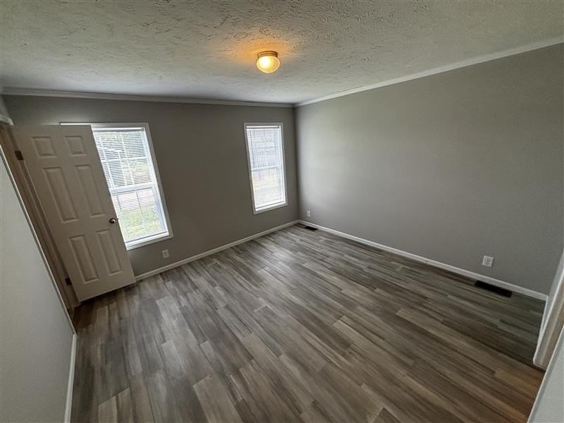 148 Hoover Blvd - Photo 6 of 15