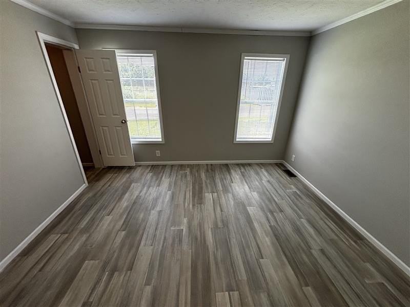 148 Hoover Blvd - Photo 7 of 15